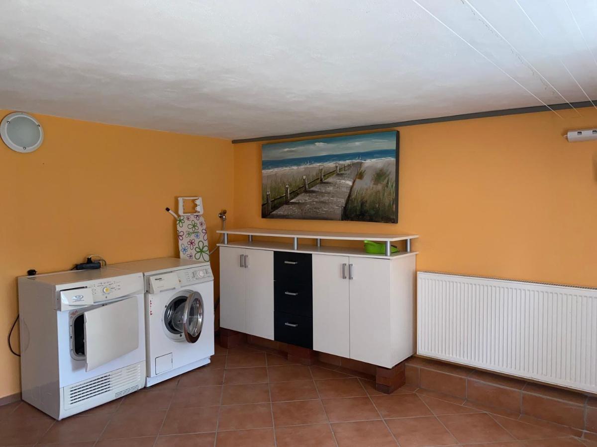 Jensen-Huus Apartment Dagebull Bagian luar foto